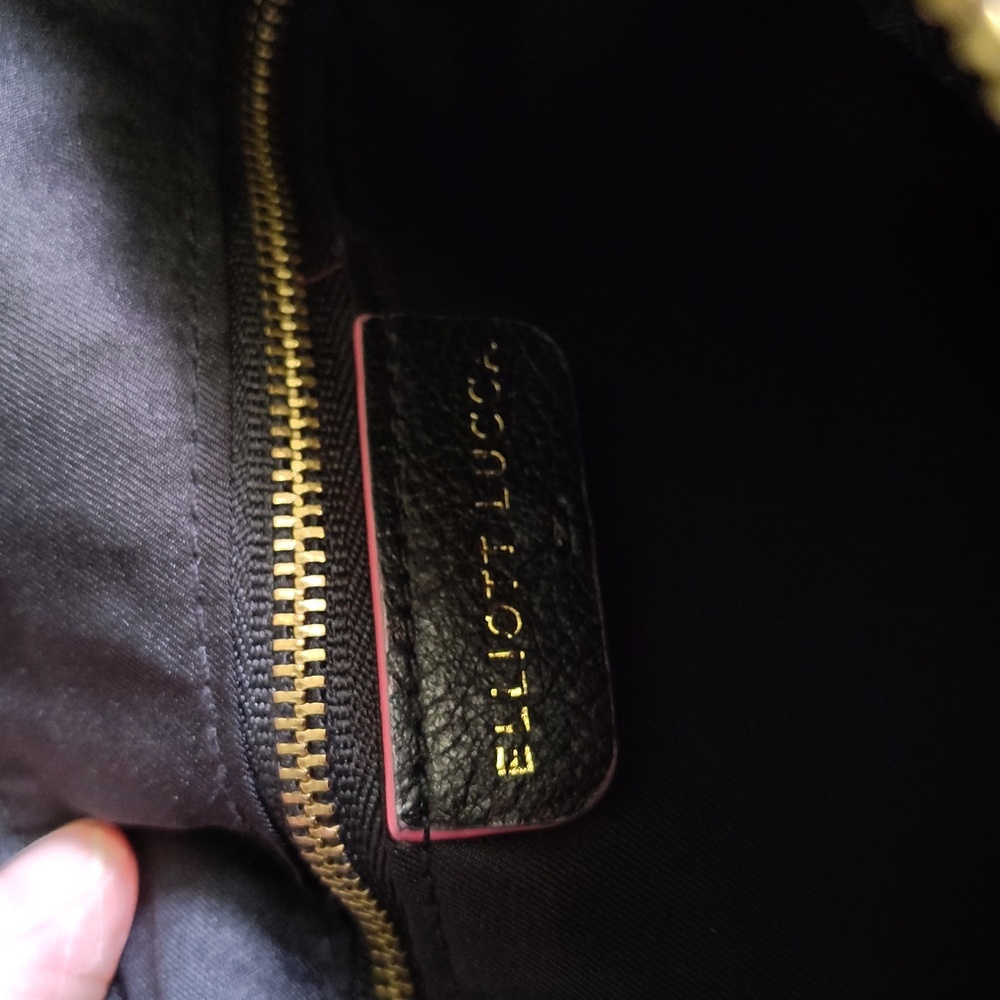 🖤 Elliott Lucca Black and Gold Crossbody Zipper Bag. Very Cool 😎 - Picture 9 of 16